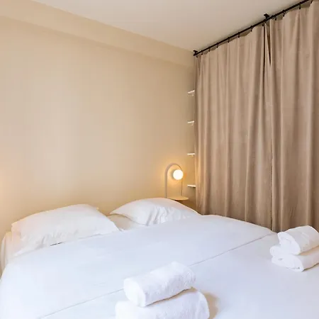 & Spacious For 6 *